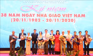 Tôn vinh các nhà giáo cống hiến vì sự nghiệp 'trồng người' trên cao nguyên Đắk Lắk