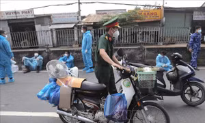 Bộ Tư lệnh TP Hồ Chí Minh phối hợp đưa người dân về quê an toàn 