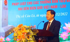 Phổ biến chính sách, pháp luật cho các trưởng bản hai bên biên giới Việt - Lào