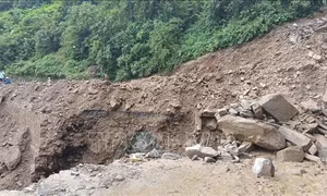 Gần 100 điểm giao thông đường bộ đang bị ách tắc sau bão số 10