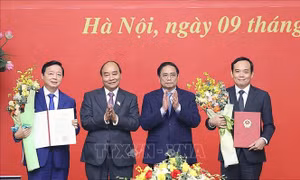 Trao quyết định bổ nhiệm hai tân Phó Thủ tướng Trần Lưu Quang và Trần Hồng Hà