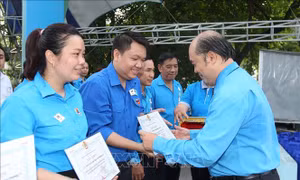 Nhân rộng điển hình làm theo Bác trong công nhân, viên chức, người lao động