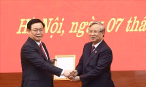 Đồng chí Vương Đình Huệ giữ chức Bí thư Thành ủy Hà Nội