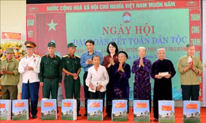 Chủ nhiệm Ủy ban Văn hóa, Giáo dục dự Ngày hội Đại đoàn kết tại Thái Bình