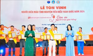 Thầy giáo vùng biển có tấm lòng nhân ái