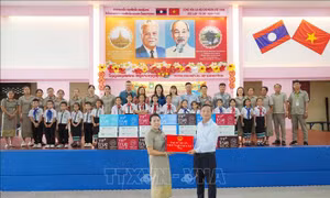 Trao yêu thương, kết nối tình thân Việt - Lào