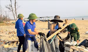 Tuổi trẻ Hà Tĩnh ra quân làm sạch biển, sẵn sàng cho mùa du lịch 2026
