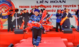 Liên hoan trình diễn trang phục truyền thống các dân tộc Việt Nam khu vực phía Bắc