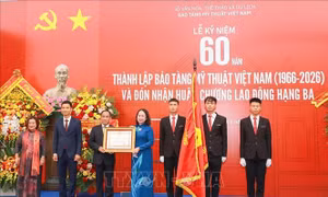 Phó Chủ tịch nước trao Huân chương Lao động hạng Ba tặng Bảo tàng Mỹ thuật Việt Nam