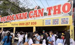 Ngày hội tư vấn tuyển sinh, hướng nghiệp thu hút nhiều học sinh các tỉnh miền Tây