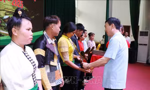 Huy động nguồn lực giúp hộ nghèo ở huyện vùng cao Sơn La an cư