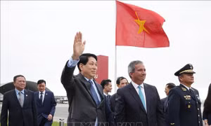 Chủ tịch nước đến Lima, bắt đầu chuyến thăm chính thức Peru và tham dự Tuần lễ Cấp cao APEC