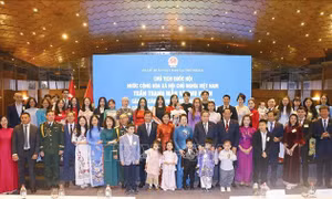 Chủ tịch Quốc hội gặp gỡ cộng đồng người Việt Nam tại Thổ Nhĩ Kỳ