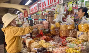 Hàng Việt chiếm lĩnh thị trường hàng Tết