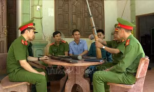 Người dân vùng biên giới Gia Lai tích cực giao nộp vũ khí, vật liệu nổ