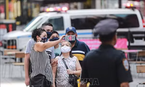 New York tăng cường các biện pháp cách ly khi mùa lễ hội tới gần