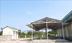 Chợ xây xong sau gần 3 năm vẫn 'cửa đóng then cài'