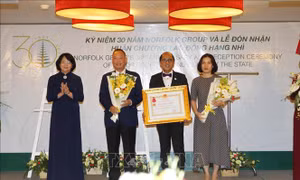 Phó Chủ tịch nước trao Huân chương Lao động hạng Nhì cho Tập đoàn Norfolk