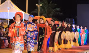 Festival Biển 2023: Tôn vinh áo dài Việt Nam
