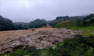 Quảng Ngãi có 5 thôn bị cô lập do lũ