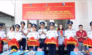 Bàn giao nhà tình nghĩa cho quân nhân Vùng Cảnh sát biển 2