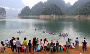 Sôi động hội đua thuyền Kayak trên hồ thủy điện Tuyên Quang