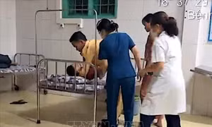 Cảnh sát giao thông hỗ trợ đưa cháu bé bị sốt, co giật đi cấp cứu kịp thời