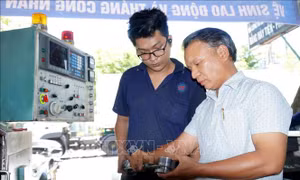 'Kỹ sư chân đất' giúp hiện đại hóa đội tàu đánh bắt xa bờ