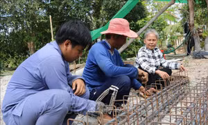 Những người phụ nữ đam mê xây cầu nhân ái, nối nhịp đôi bờ