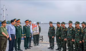 Lãnh đạo thành phố Cần Thơ thăm các đơn vị trực Tết, kiểm tra trận địa pháo hoa tầm cao