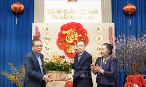 Xuân Bính Ngọ 2026: Việt Nam, Lào chung khí thế bước vào mùa Xuân mới