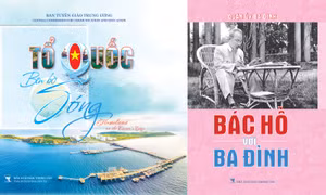 Ra mắt hai cuốn sách ảnh 'Tổ quốc bên bờ sóng' và 'Bác Hồ với Ba Đình'