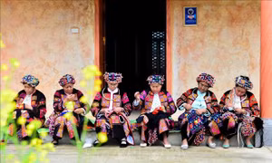 Gìn giữ nghề thêu truyền thống dân tộc Lô Lô ở Hà Giang