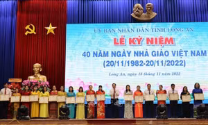 Không ngừng nỗ lực vì sự nghiệp 'trồng người'