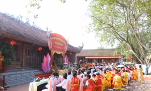 Dâng hương tưởng nhớ danh tướng Yết Kiêu