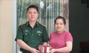 Đại úy Biên phòng nhặt được của rơi, trả lại người đánh mất
