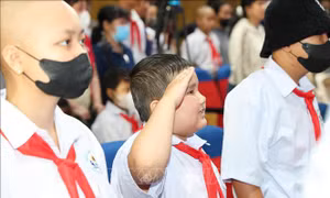 Lễ khai giảng đặc biệt của trẻ em mắc bệnh hiểm nghèo tại Thành phố Hồ Chí Minh​