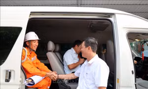 Đội xung kích PC Hưng Yên lên đường hỗ trợ Quảng Ninh khắc phục hệ thống lưới điện