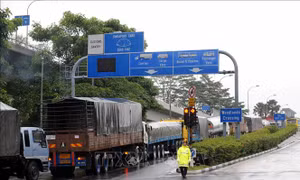 Singapore, Malaysia mở lại biên giới trên bộ cho những người đã tiêm phòng COVID-19