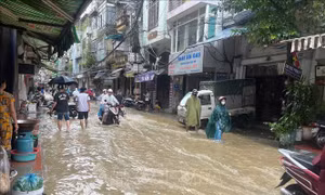 Đảm bảo an toàn cho người dân sống ngoài đê sông Hồng tại quận Hoàn Kiếm (Hà Nội)