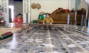 Giữ lửa làng nghề truyền thống trăm năm