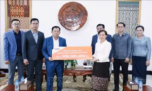 Cộng đồng người Việt Nam tại Lào chung tay ủng hộ đồng bào bị ảnh hưởng do lũ lụt
