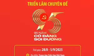 Triển lãm chuyên đề '95 năm cờ Đảng soi đường'
