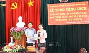 Vĩnh Long: Trao tặng sách nhân kỷ niệm 100 năm Ngày sinh Thủ tướng Võ Văn Kiệt