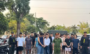 Quan hệ nghệ sỹ - người hâm mộ: Tính hai mặt trong thời đại số