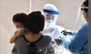 Tổng thống Hàn Quốc kêu gọi người dân chung sức chống dịch COVID-19