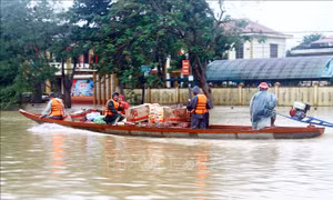 Hàng ngàn nhà dân vùng thấp trũng ở Quảng Bình vẫn còn ngập nước