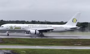 Máy bay Boeing hạ cánh khẩn cấp, 6 người bị thương