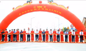 Thủ tướng Nguyễn Xuân Phúc dự lễ thông xe cầu Cửa Hội