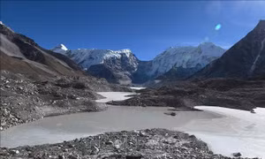 Các dòng sông băng ở dãy Himalaya tan chảy với tốc độ đáng báo động